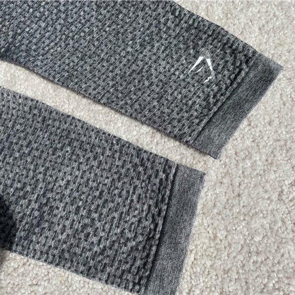 Gymshark | Vital Seamless Leggings | GREY - SMALL - Picture 9 of 9